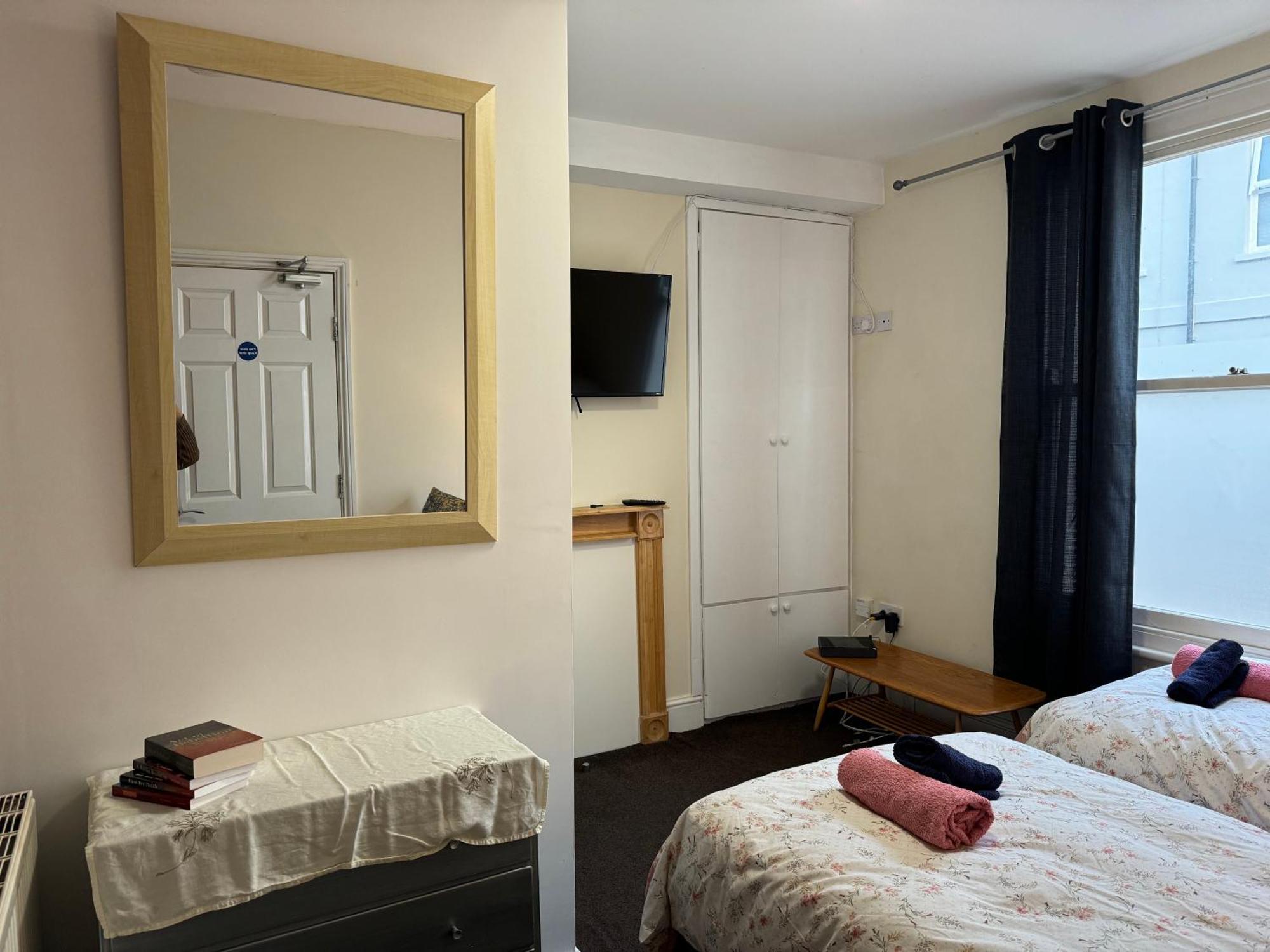 Comfortable Home Away From Home, Town Centre, Free Parking,Multiple Rooms Cheltenham Ngoại thất bức ảnh