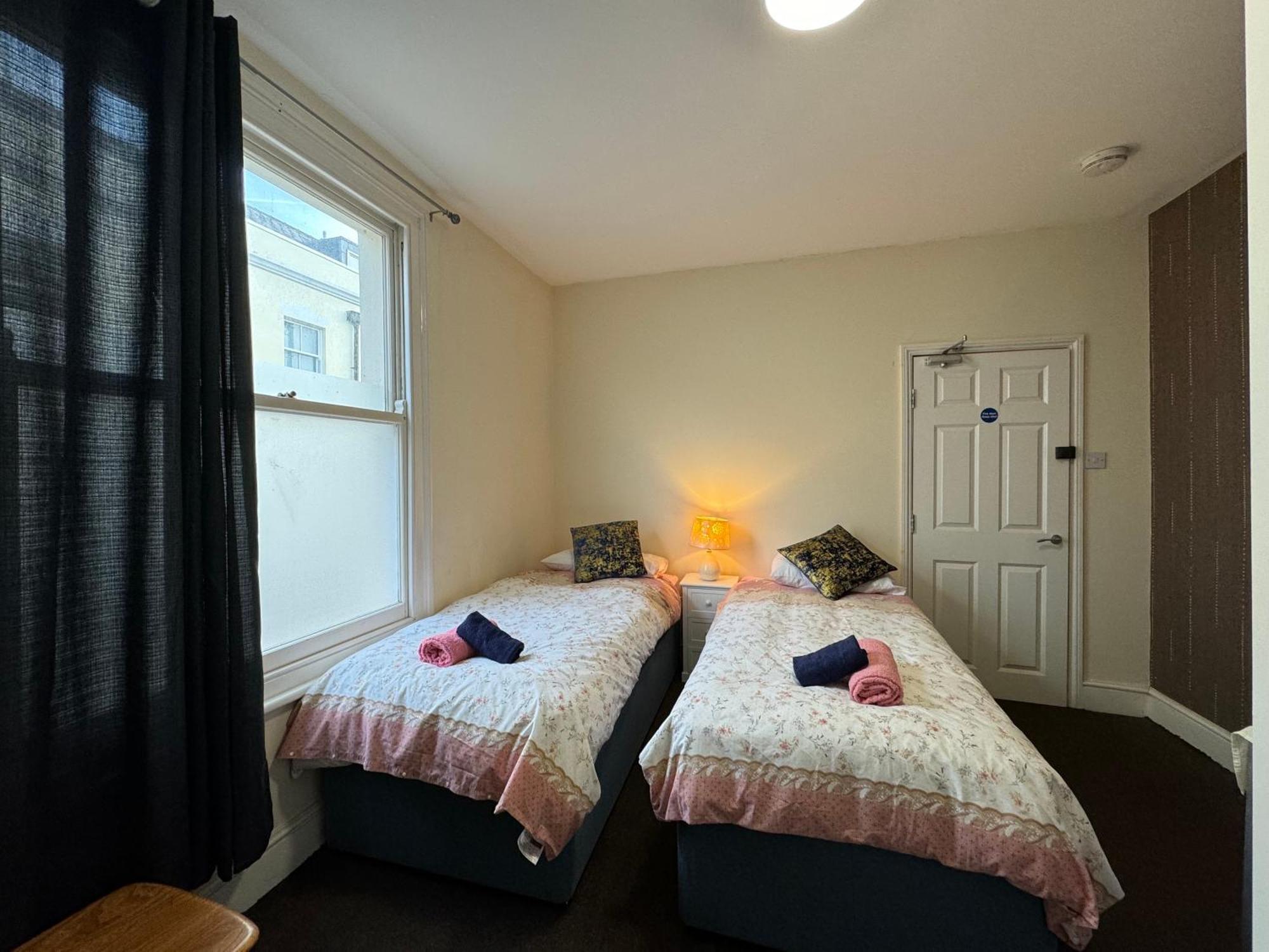 Comfortable Home Away From Home, Town Centre, Free Parking,Multiple Rooms Cheltenham Ngoại thất bức ảnh