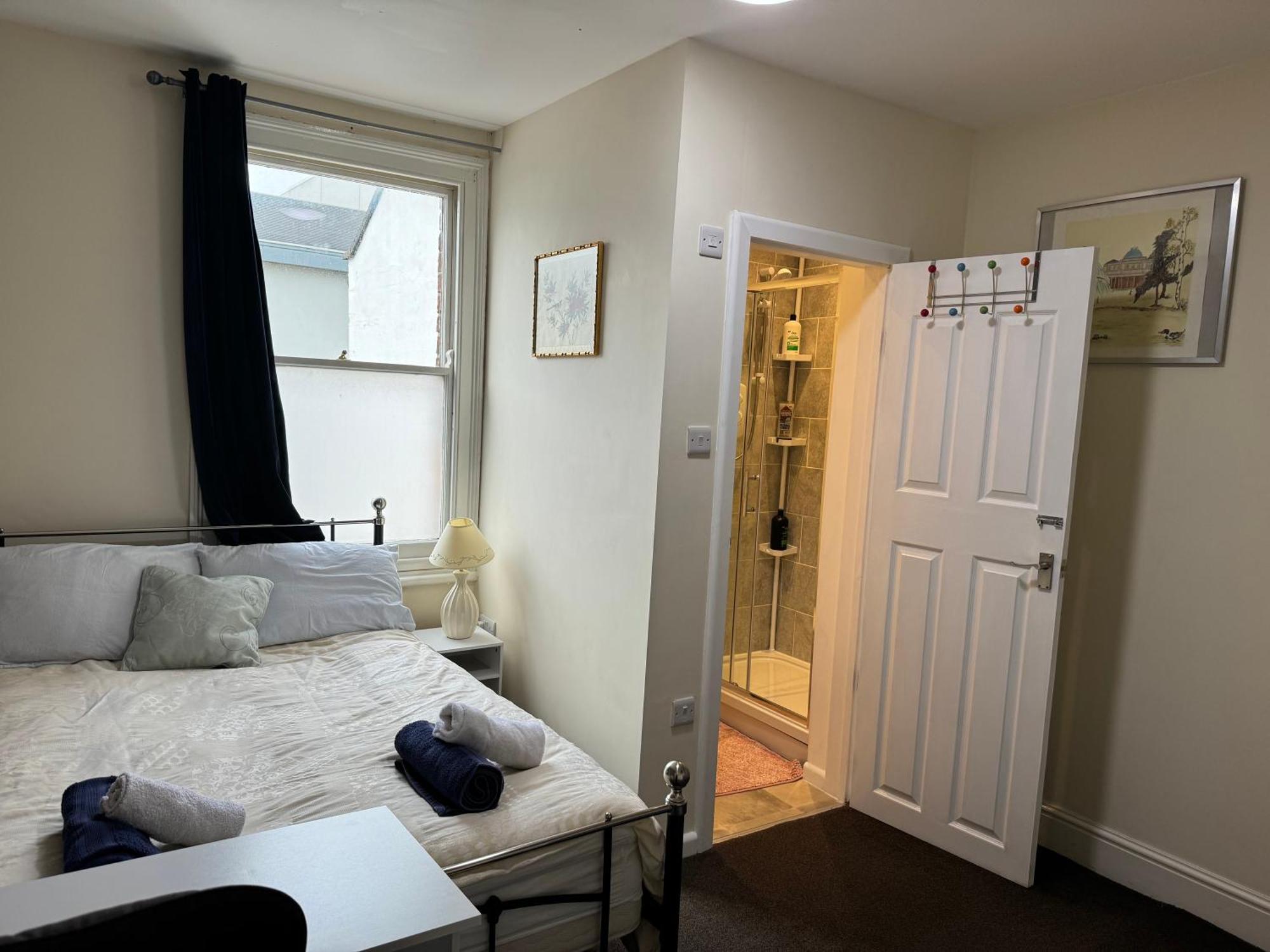 Comfortable Home Away From Home, Town Centre, Free Parking,Multiple Rooms Cheltenham Ngoại thất bức ảnh