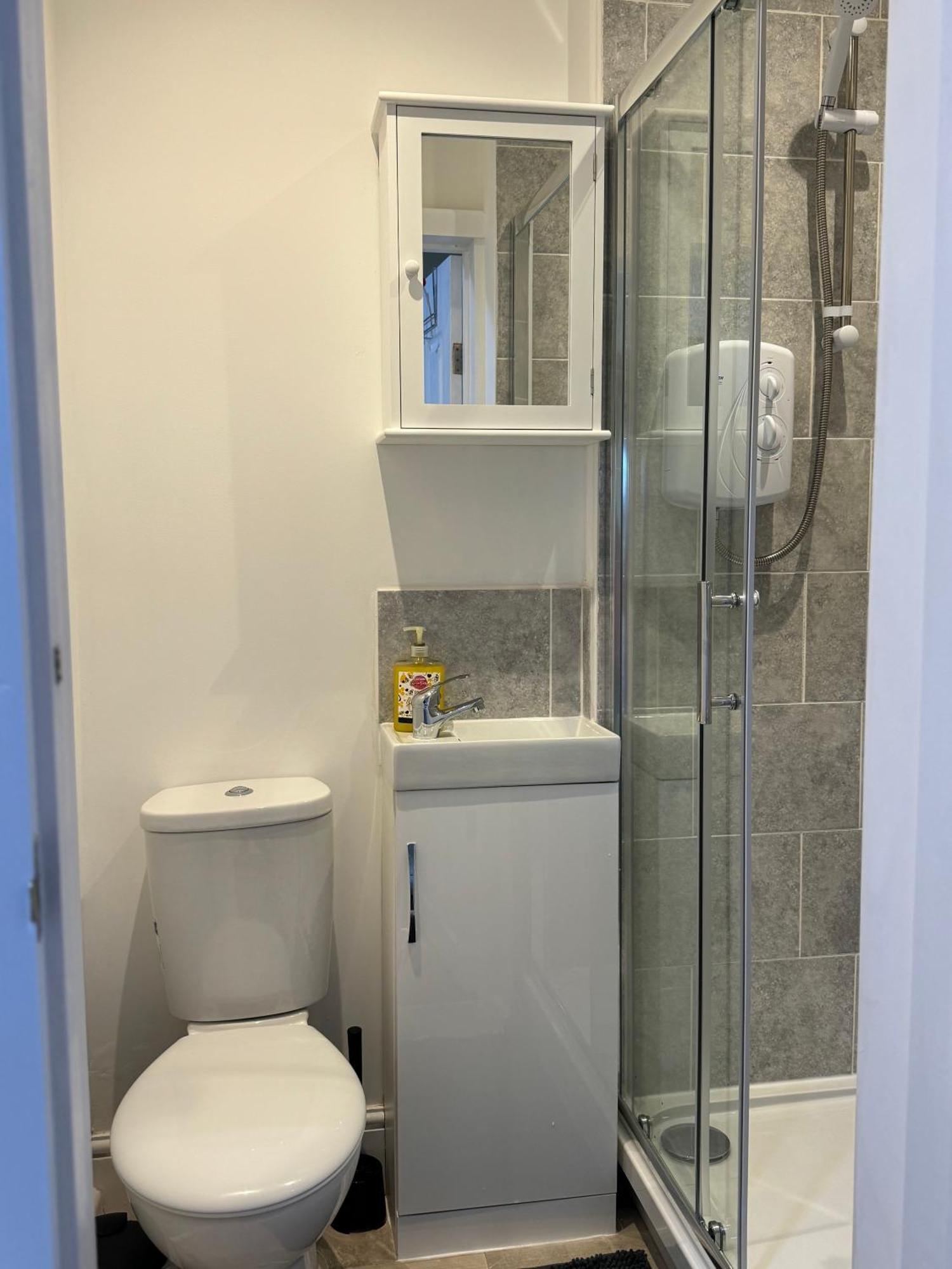 Comfortable Home Away From Home, Town Centre, Free Parking,Multiple Rooms Cheltenham Ngoại thất bức ảnh